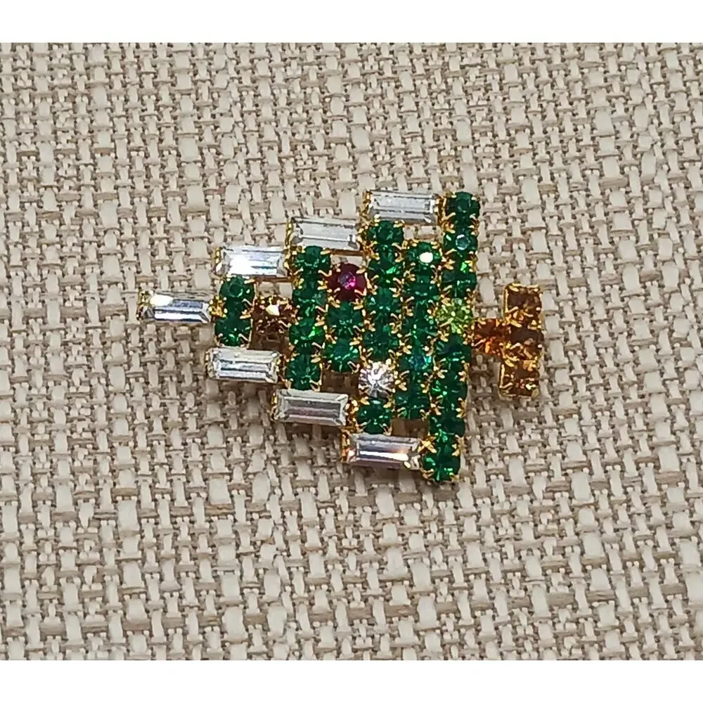 Gorgeous Unsigned Prong Set Rhinestone Christmas Tree Brooch Candle Gold Tone